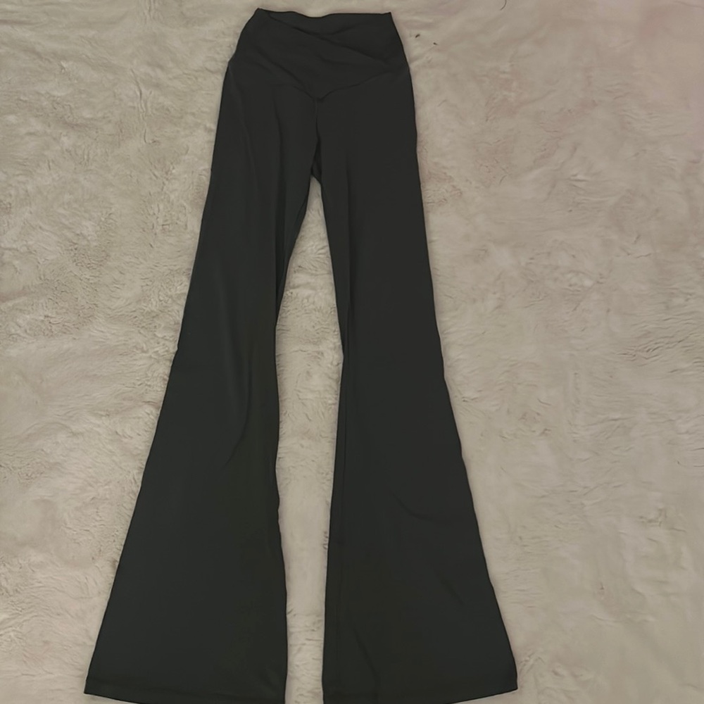 Selling offline aerie flare leggings!